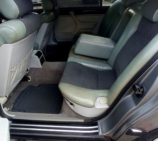 Серый БМВ 7 Серия, объемом двигателя 3.5 л и пробегом 300 тыс. км за 1500 $, фото 7 на Automoto.ua