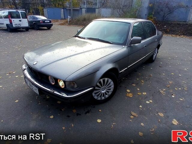 Серый БМВ 7 Серия, объемом двигателя 3.5 л и пробегом 300 тыс. км за 1500 $, фото 1 на Automoto.ua