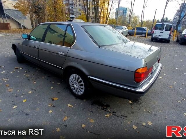 Серый БМВ 7 Серия, объемом двигателя 3.5 л и пробегом 300 тыс. км за 1500 $, фото 3 на Automoto.ua