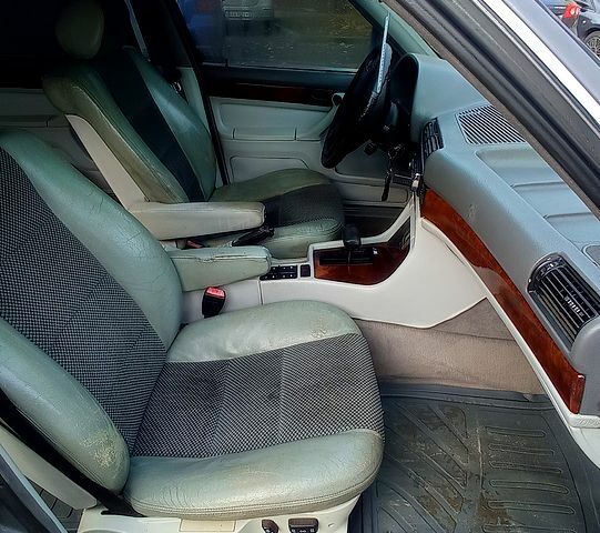 Серый БМВ 7 Серия, объемом двигателя 3.5 л и пробегом 300 тыс. км за 1500 $, фото 6 на Automoto.ua