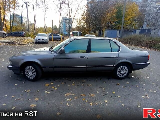 Серый БМВ 7 Серия, объемом двигателя 3.5 л и пробегом 300 тыс. км за 1500 $, фото 2 на Automoto.ua