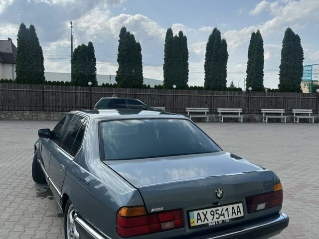 Серый БМВ 7 Серия, объемом двигателя 3 л и пробегом 500 тыс. км за 2599 $, фото 4 на Automoto.ua