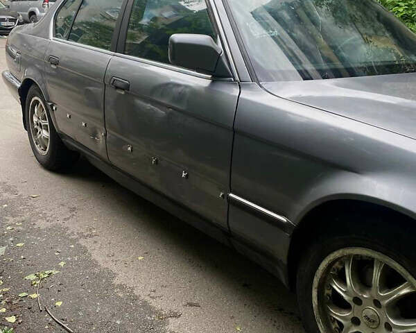 Сірий БМВ 7 Серія, об'ємом двигуна 0 л та пробігом 556 тис. км за 2900 $, фото 5 на Automoto.ua