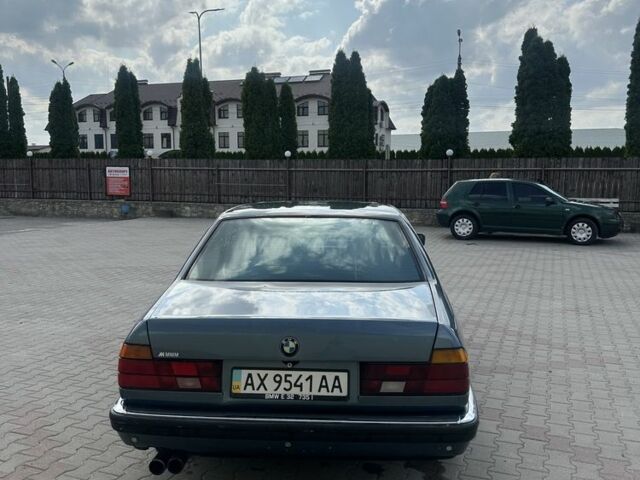 Серый БМВ 7 Серия, объемом двигателя 3 л и пробегом 500 тыс. км за 2599 $, фото 3 на Automoto.ua