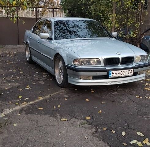 Серый БМВ 7 Серия, объемом двигателя 4 л и пробегом 360 тыс. км за 4500 $, фото 5 на Automoto.ua