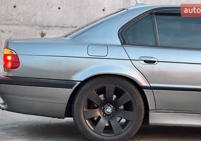 Серый БМВ 7 Серия, объемом двигателя 3 л и пробегом 420 тыс. км за 4999 $, фото 9 на Automoto.ua