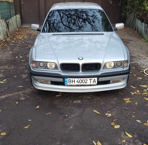 Серый БМВ 7 Серия, объемом двигателя 4 л и пробегом 360 тыс. км за 4500 $, фото 4 на Automoto.ua