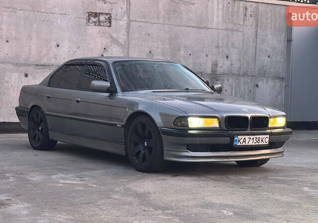 Серый БМВ 7 Серия, объемом двигателя 3 л и пробегом 420 тыс. км за 4999 $, фото 5 на Automoto.ua