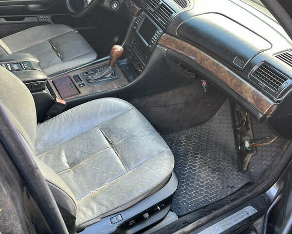 Серый БМВ 7 Серия, объемом двигателя 5.38 л и пробегом 300 тыс. км за 3500 $, фото 4 на Automoto.ua