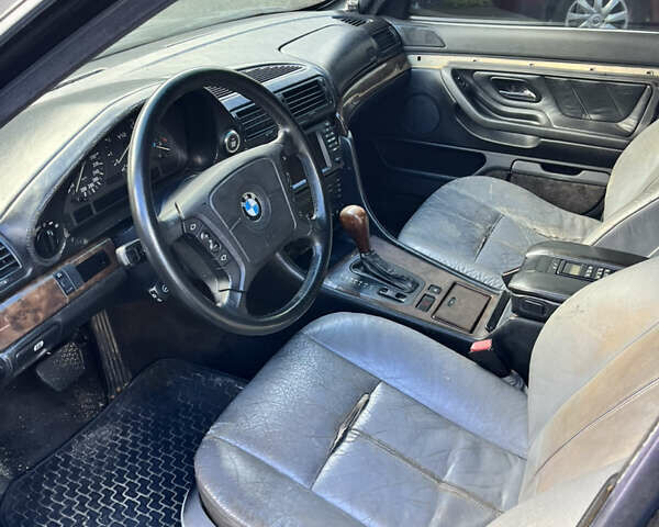 Серый БМВ 7 Серия, объемом двигателя 5.38 л и пробегом 300 тыс. км за 3500 $, фото 3 на Automoto.ua