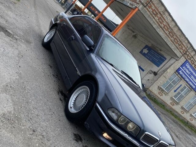 Серый БМВ 7 Серия, объемом двигателя 3.4 л и пробегом 230 тыс. км за 3700 $, фото 2 на Automoto.ua