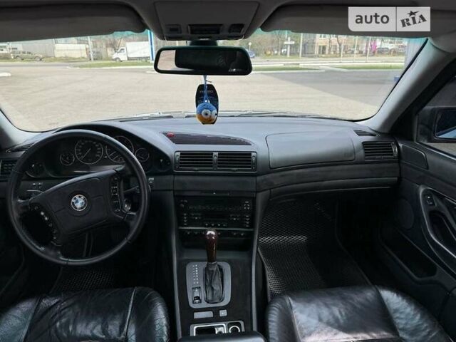 Серый БМВ 7 Серия, объемом двигателя 2.5 л и пробегом 500 тыс. км за 4500 $, фото 6 на Automoto.ua