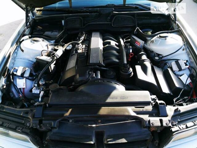 Сірий БМВ 7 Серія, об'ємом двигуна 2.8 л та пробігом 400 тис. км за 5500 $, фото 1 на Automoto.ua