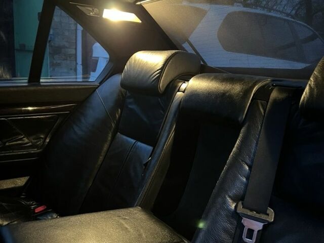 Серый БМВ 7 Серия, объемом двигателя 3.5 л и пробегом 398 тыс. км за 5500 $, фото 13 на Automoto.ua