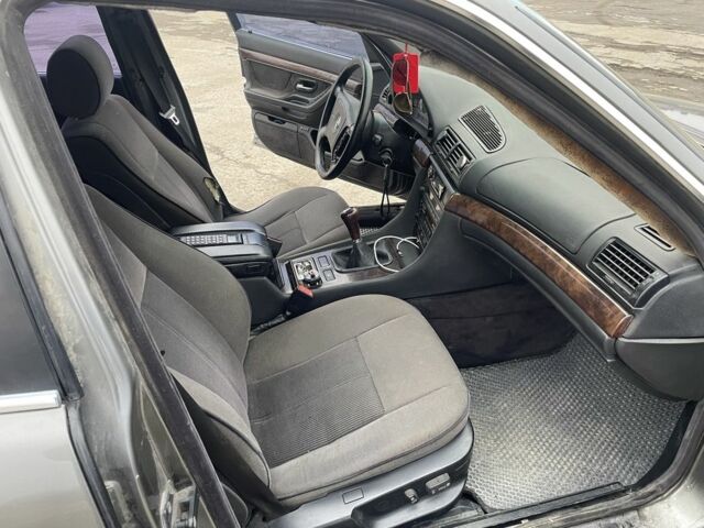 Сірий БМВ 7 Серія, об'ємом двигуна 2.8 л та пробігом 227 тис. км за 2500 $, фото 7 на Automoto.ua