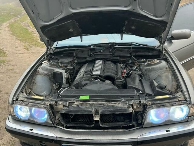 Сірий БМВ 7 Серія, об'ємом двигуна 2.8 л та пробігом 240 тис. км за 3000 $, фото 5 на Automoto.ua