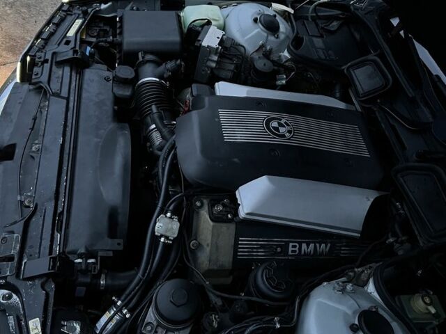 Серый БМВ 7 Серия, объемом двигателя 0.35 л и пробегом 389 тыс. км за 6300 $, фото 18 на Automoto.ua