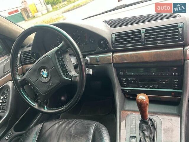 Сірий БМВ 7 Серія, об'ємом двигуна 2.5 л та пробігом 430 тис. км за 5950 $, фото 1 на Automoto.ua