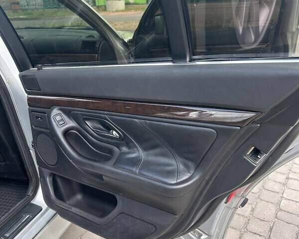 Сірий БМВ 7 Серія, об'ємом двигуна 2.5 л та пробігом 430 тис. км за 5950 $, фото 7 на Automoto.ua