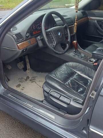 Серый БМВ 7 Серия, объемом двигателя 2.5 л и пробегом 426 тыс. км за 4800 $, фото 13 на Automoto.ua