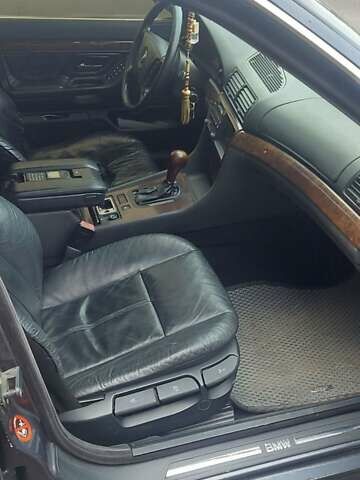 Серый БМВ 7 Серия, объемом двигателя 2.5 л и пробегом 426 тыс. км за 4800 $, фото 22 на Automoto.ua