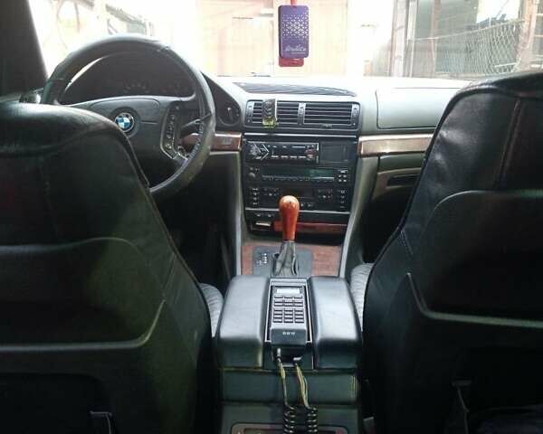 Серый БМВ 7 Серия, объемом двигателя 3.5 л и пробегом 300 тыс. км за 3500 $, фото 6 на Automoto.ua