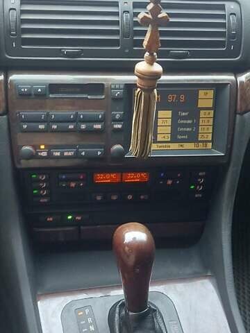 Серый БМВ 7 Серия, объемом двигателя 2.5 л и пробегом 426 тыс. км за 4800 $, фото 25 на Automoto.ua