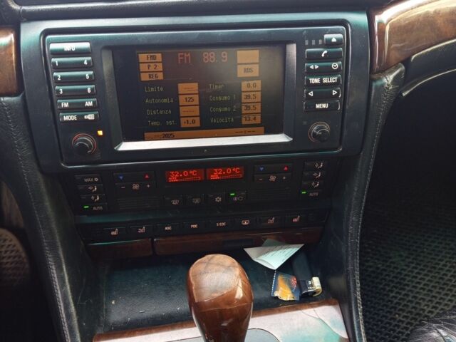 Серый БМВ 7 Серия, объемом двигателя 5.4 л и пробегом 306 тыс. км за 3500 $, фото 12 на Automoto.ua