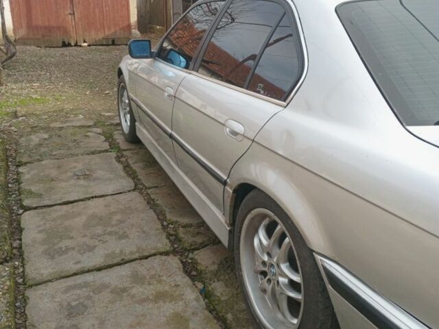 Серый БМВ 7 Серия, объемом двигателя 3.5 л и пробегом 300 тыс. км за 3500 $, фото 3 на Automoto.ua