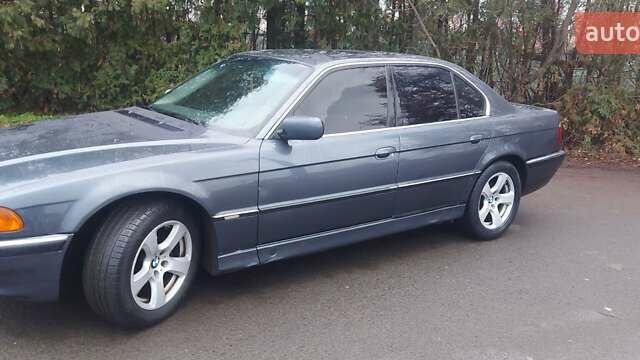 Серый БМВ 7 Серия, объемом двигателя 2.5 л и пробегом 426 тыс. км за 4800 $, фото 6 на Automoto.ua