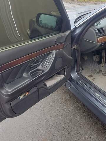 Серый БМВ 7 Серия, объемом двигателя 2.5 л и пробегом 426 тыс. км за 4800 $, фото 11 на Automoto.ua