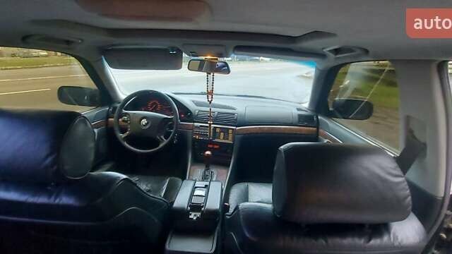 Серый БМВ 7 Серия, объемом двигателя 2.5 л и пробегом 426 тыс. км за 4800 $, фото 23 на Automoto.ua