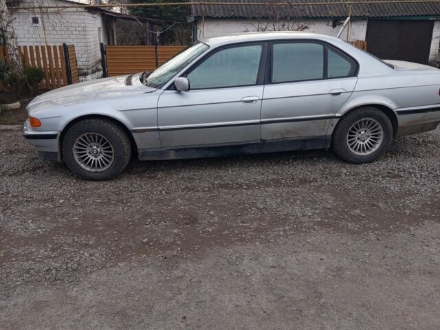 Серый БМВ 7 Серия, объемом двигателя 5.4 л и пробегом 306 тыс. км за 3500 $, фото 2 на Automoto.ua