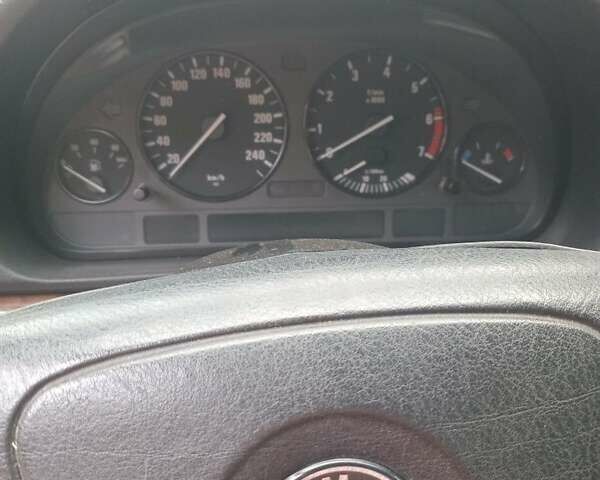 Серый БМВ 7 Серия, объемом двигателя 3.5 л и пробегом 300 тыс. км за 3500 $, фото 5 на Automoto.ua