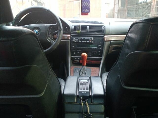 Серый БМВ 7 Серия, объемом двигателя 3.5 л и пробегом 300 тыс. км за 3500 $, фото 7 на Automoto.ua