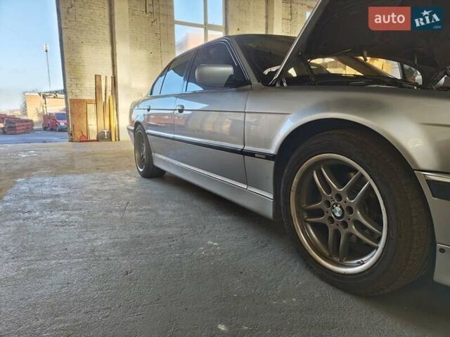 Сірий БМВ 7 Серія, об'ємом двигуна 3.5 л та пробігом 401 тис. км за 13000 $, фото 11 на Automoto.ua