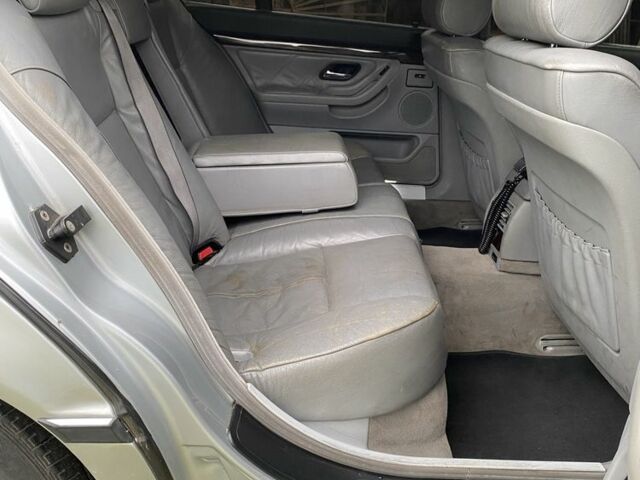 Серый БМВ 7 Серия, объемом двигателя 4.4 л и пробегом 362 тыс. км за 3800 $, фото 6 на Automoto.ua