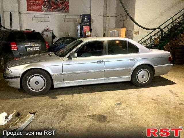 Серый БМВ 7 Серия, объемом двигателя 3.5 л и пробегом 287 тыс. км за 3000 $, фото 1 на Automoto.ua