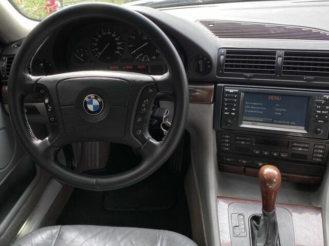 Серый БМВ 7 Серия, объемом двигателя 4.4 л и пробегом 362 тыс. км за 3800 $, фото 4 на Automoto.ua