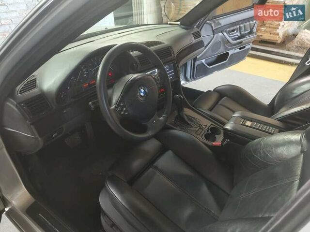 Сірий БМВ 7 Серія, об'ємом двигуна 3.5 л та пробігом 401 тис. км за 13000 $, фото 30 на Automoto.ua