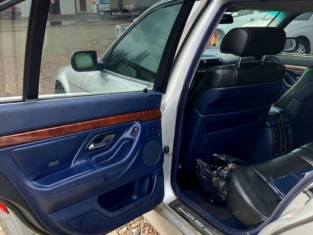 Серый БМВ 7 Серия, объемом двигателя 3.5 л и пробегом 287 тыс. км за 3000 $, фото 9 на Automoto.ua