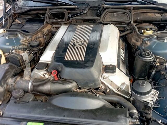 Серый БМВ 7 Серия, объемом двигателя 4.4 л и пробегом 285 тыс. км за 6500 $, фото 13 на Automoto.ua