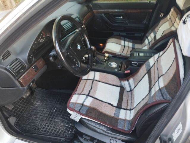 Серый БМВ 7 Серия, объемом двигателя 0 л и пробегом 400 тыс. км за 10000 $, фото 2 на Automoto.ua