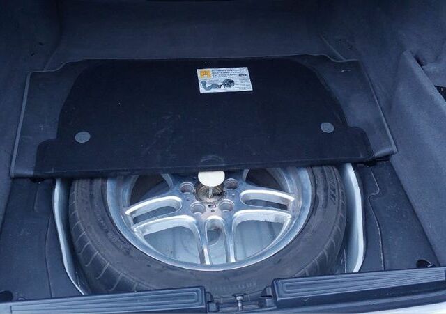 Сірий БМВ 7 Серія, об'ємом двигуна 3 л та пробігом 240 тис. км за 10000 $, фото 7 на Automoto.ua