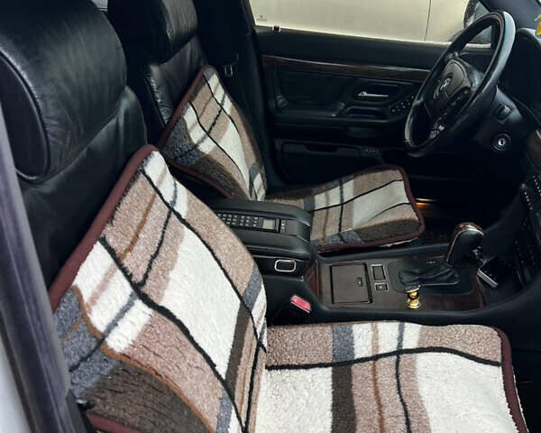 Серый БМВ 7 Серия, объемом двигателя 3 л и пробегом 400 тыс. км за 6999 $, фото 7 на Automoto.ua