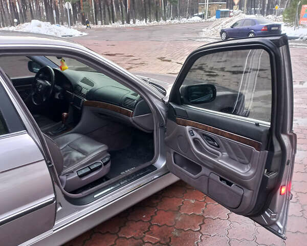 Сірий БМВ 7 Серія, об'ємом двигуна 3 л та пробігом 450 тис. км за 8200 $, фото 8 на Automoto.ua