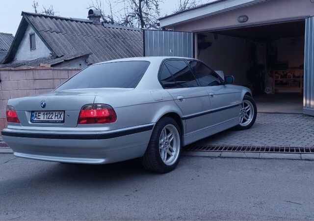 Сірий БМВ 7 Серія, об'ємом двигуна 3 л та пробігом 240 тис. км за 10000 $, фото 5 на Automoto.ua