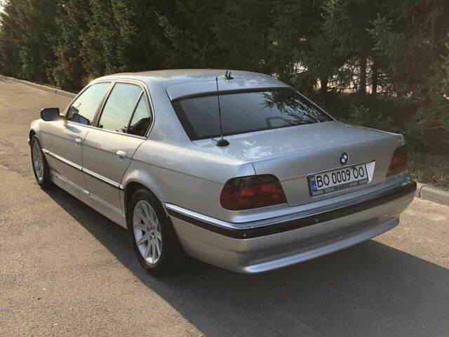 Серый БМВ 7 Серия, объемом двигателя 0 л и пробегом 400 тыс. км за 10000 $, фото 1 на Automoto.ua