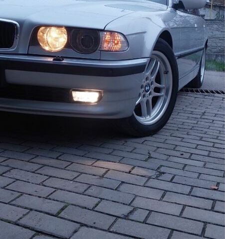 Сірий БМВ 7 Серія, об'ємом двигуна 3 л та пробігом 240 тис. км за 10000 $, фото 2 на Automoto.ua