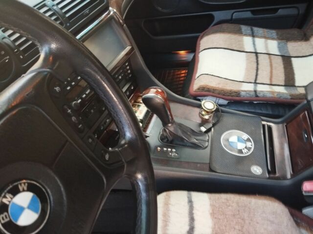 Серый БМВ 7 Серия, объемом двигателя 0 л и пробегом 400 тыс. км за 10000 $, фото 4 на Automoto.ua